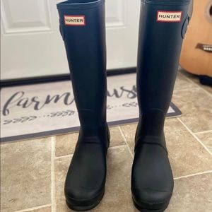 Size 10 Hunter Boots, used condition (very small signs of wear)